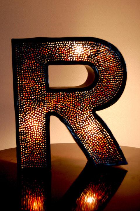 Lampada E Alphabet in Aluminio lavorato con inserti in vetro colorato -E LAMP- - lapagoda.net