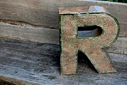 Lampada E Alphabet in Aluminio lavorato con inserti in vetro colorato -E LAMP- - lapagoda.net