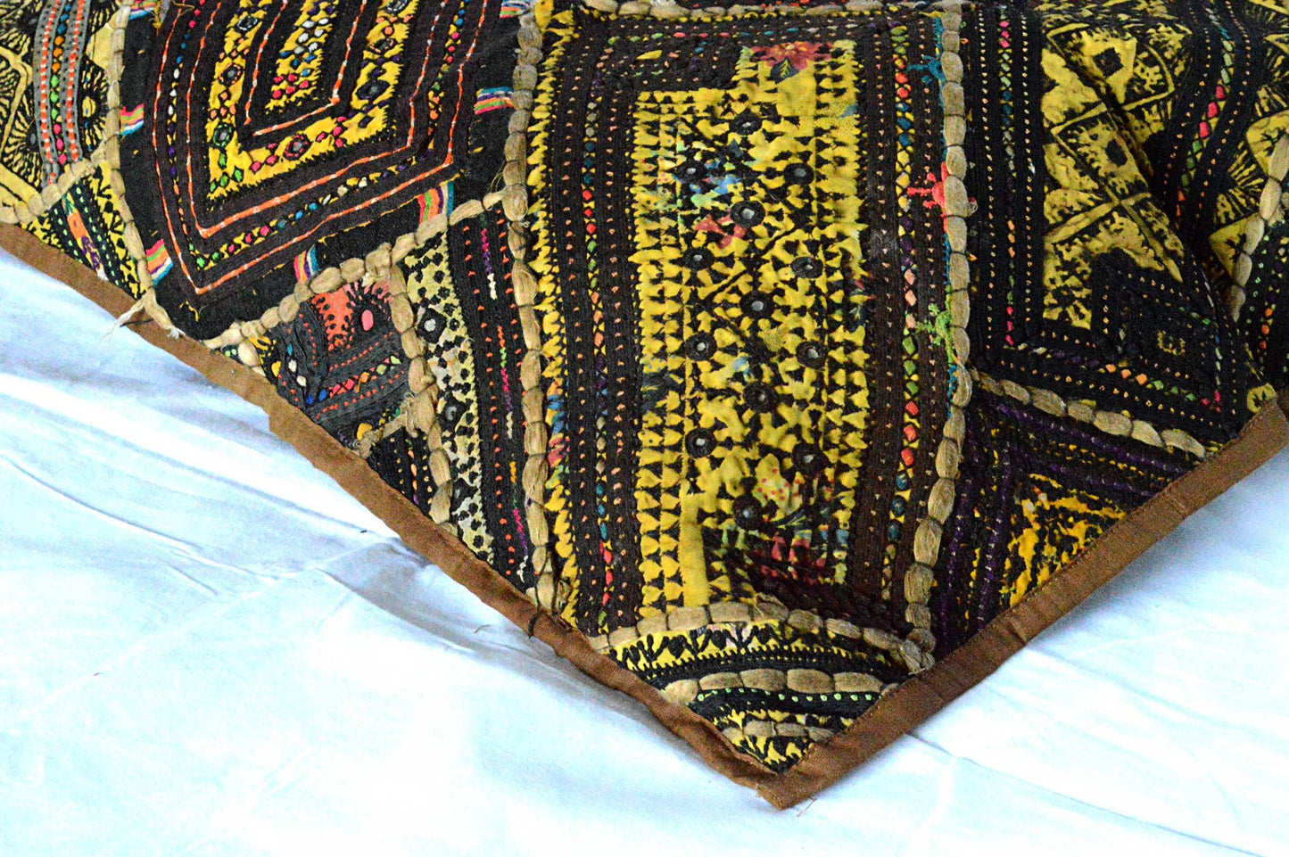 Federa Cuscino Grande in Stoffa Riciclata Cucita a Mano Afghanistan - lapagoda.net